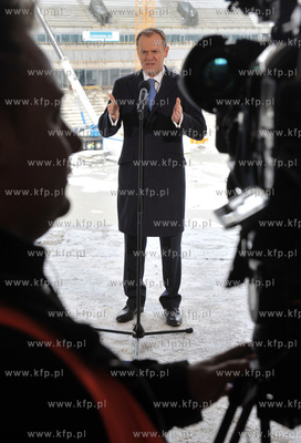 Konferencja prasowa premiera Donalda Tuska na stadionie...