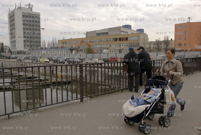 Gdansk. Wyburzanie starych budynkow pod budowe nowych...