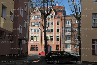 Gdansk. Budynek Narodowego Funduszu Zdrowia na rogu...