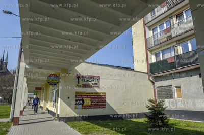 Gdańsk, ul. Kocurki. Sklep spożywczy - Merkus Supermarket....