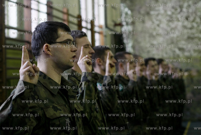 Gdans. Slubowanie nowych straznikow Morskiego Oddzialu...