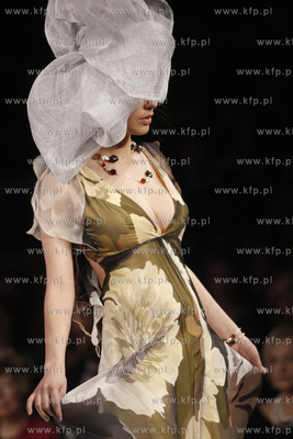 Gdansk. Gala Bursztynu i Mody Amberif 2011. Nz  pokaz...