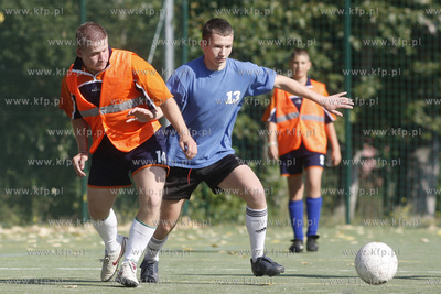 Gdansk Zaspa. Pilkarski turniej dzikich druzyn Do przerwy...