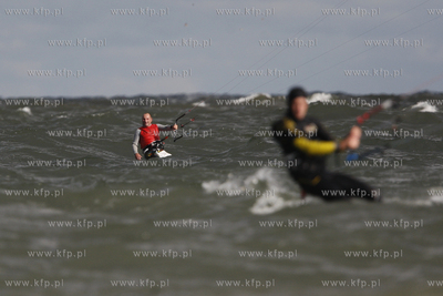 Gdansk Brzezno. Silny wiatr, duza fala to wymarzone...