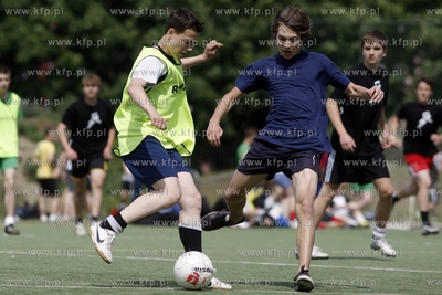 Gdansk Zaspa. Pilkarski turniej dzikich druzyn Do przerwy...