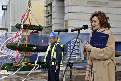 Uroczyste zawieszenie wiechy na modernizowanym biurowcu...