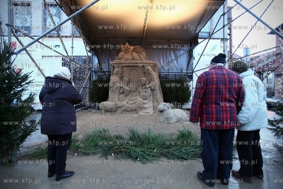 Symboliczne odsloniecie szopki bozonarodzeniowej z...