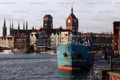 Statek towarowy MV TANAIS i statki z Kajmanow Spirit...