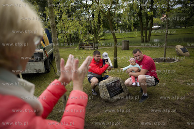 Gdańsk Oliwa. Sadzenie drzewa w Gaju Ojców. Uhonorowano...