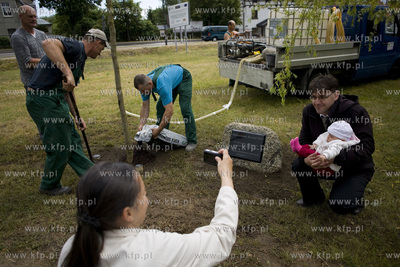 Gdańsk Oliwa. Sadzenie drzewa w Gaju Ojców. Uhonorowano...