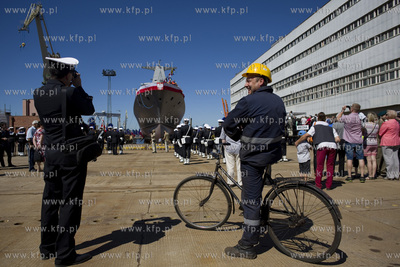 Stocznia Marynarki Wojennej w Gdyni. Wodowanie i chrzest...