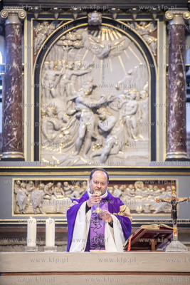 Niedzielna msza św. w Centrum św. Jana odbyła się...