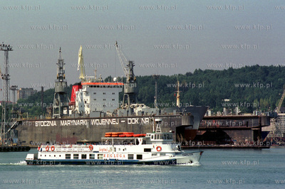 Dok plywajacy w Stoczni Marynarki Wojennej w Gdyni,...