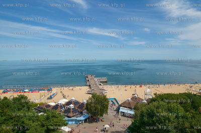 Wakacje w Gdańsku. Plaża w okolicy molo w Brzeźnie....
