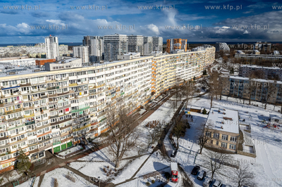 Gdańsk, Przymorze. Falowiec przy ul. Obrońców Wybrzeża....