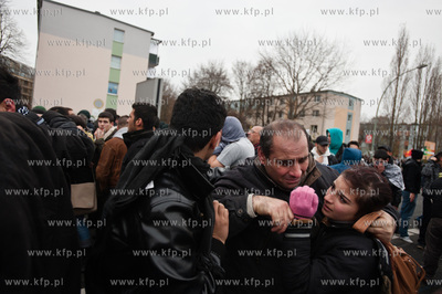 Berlin. Demonstracja grup lewicowych i antyfaszystow...