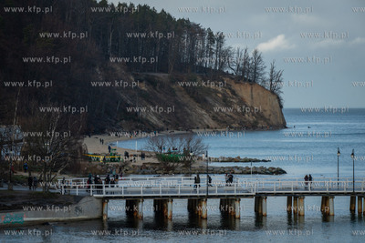 Gdynia  Orłowo. Morze znowu zabrało plażę w Orłowie....