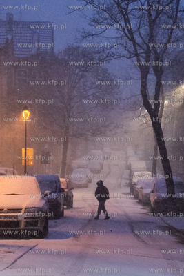 Gdańsk, Wrzeszcz. Intsnsywne opady śniegu. 03.01.2025...