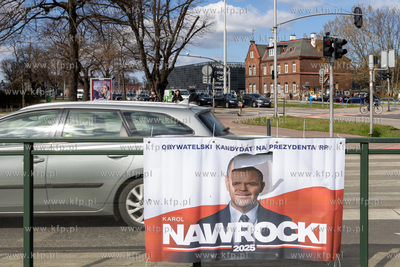 Gdańsk. Kampania wyborcza w Gdańsku. Nz. Zniszczony...