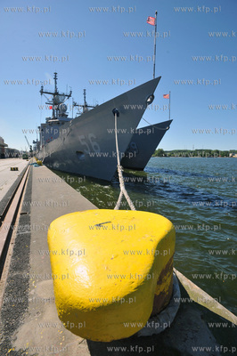 Okrety 12 panstw uczestniczacych w miedzynarodowych...