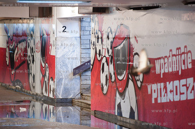 Gdansk. Przejscie podziemne przy dworcu PKP. Reklamy...