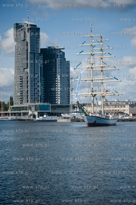 Gdynia. Uroczyste przywitanie zaglowca STS Fryderyk...