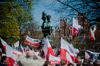 Gdansk. Manifestacja sympatykow Prawa i Sprawiedliwosci...
