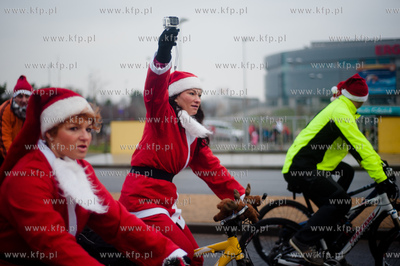 Gdansk. Parking pod Ergo Arena. Coroczna akcja Mikolaje...