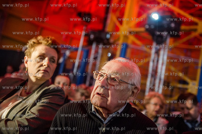 Gdansk. Byly zbiornik gazowy na terenie Polskiej Spolki...