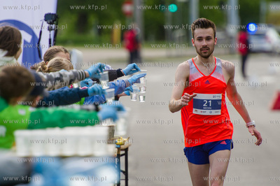 Zawodnicy na trasie I PZU Gdansk Maraton.
Nz Michal...