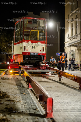 Gdansk. Dolne Miasto. Operacja ustawiania zabytkowego...