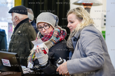 Gdansk. Hala postoczniowa przy ul. Doki 1. BioBazar...
