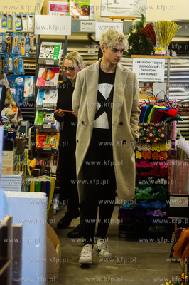 Radek Pestka, zwyciezca TOP MODEL na zakupach z siostra...