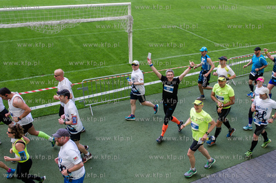 Zawodnicy na trasie II PZU Gdansk Maraton. 
Nz Pawel...