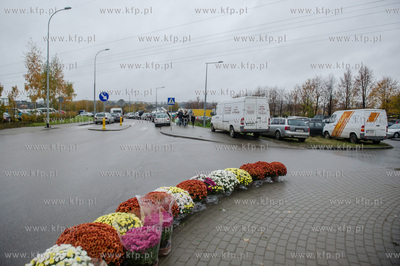 Gdańsk. Cmentarz Łostowicki. Dzień Wszystkich Świętych....