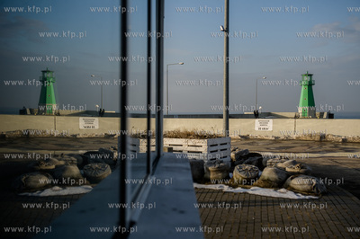 Gdańsk.  Falochron Zachodni w Nowym Porcie.
16.02.2017
fot....