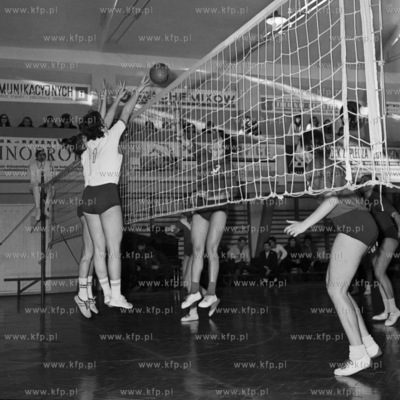 II liga siatkówki kobiet. Spotkanie Gedanii z drużyną...