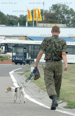 Wzmozone srodki bezpieczenstwa na Lotnisku im. Lecha...