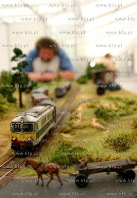 "Swiat Modelarstwa - targi, wystawa, gielda" to jedna...