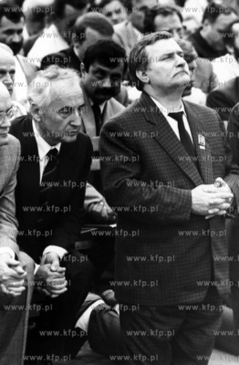 Lech walesa i byly wicepremierw okresie PRL-u  Mieczyslaw...