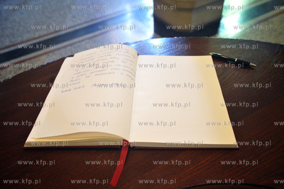 Po smierci ksiedza pralata Henryka Jankowskiego w siedzibie...