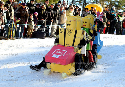 Druga edycja Crezy slide - Zjazdu na byle czym, odbywajaca...