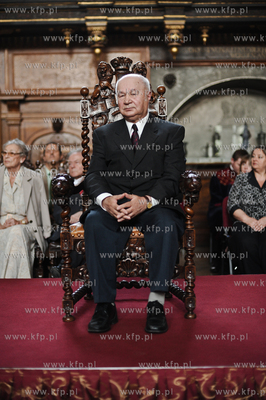 Uroczysta sesja Rady Miasta Gdanska. Wreczenie medali...