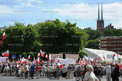 Po mszy w intencji ojczyzny z kosciola OO Redemptorystow...