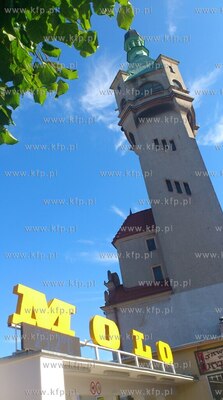 Goracy wrzesniowy dzien na molo w Sopocie. Wedlug sopockiego...