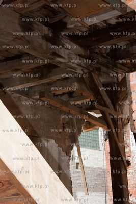 Starogard Gdanski. Zgliszcza zabytkowego mlyna po pozarze....