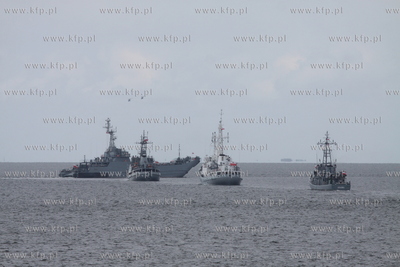 Parada wszystkich najwazniejszych klas okretow bedacych...