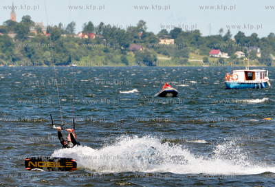 Wakacje w Pucku. Kitesurfing 20.07.2013 fot. Andrzej...