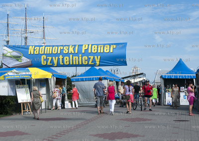Nadmorski Plener Czytelniczy w Gdyni na Skwerze Kosciuszki....