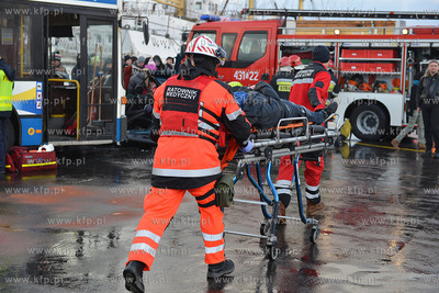 Gdynia. Molo Poludniowe. Pokaz ratownictwa medycznego...